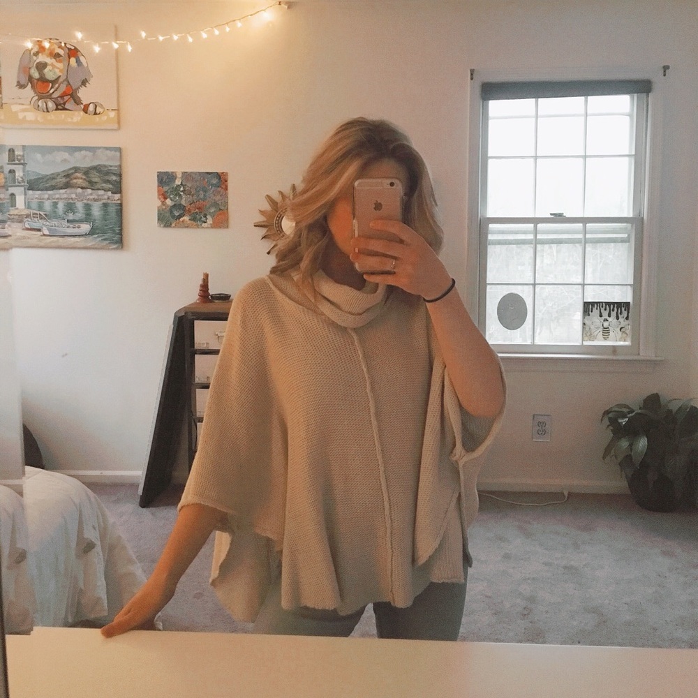 “Goes with anything” Sweater ミ☆